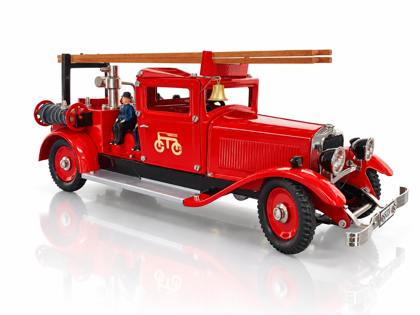 Märklin Metall 
Feuerwehr-Spritzenwagen 1:16 Metallmodell mit Uhrwerkantrieb 
MHI-Sondermodell 1998
 19034